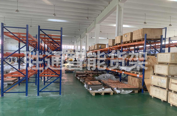 錦欣節能科技重型橫梁貨架.jpg